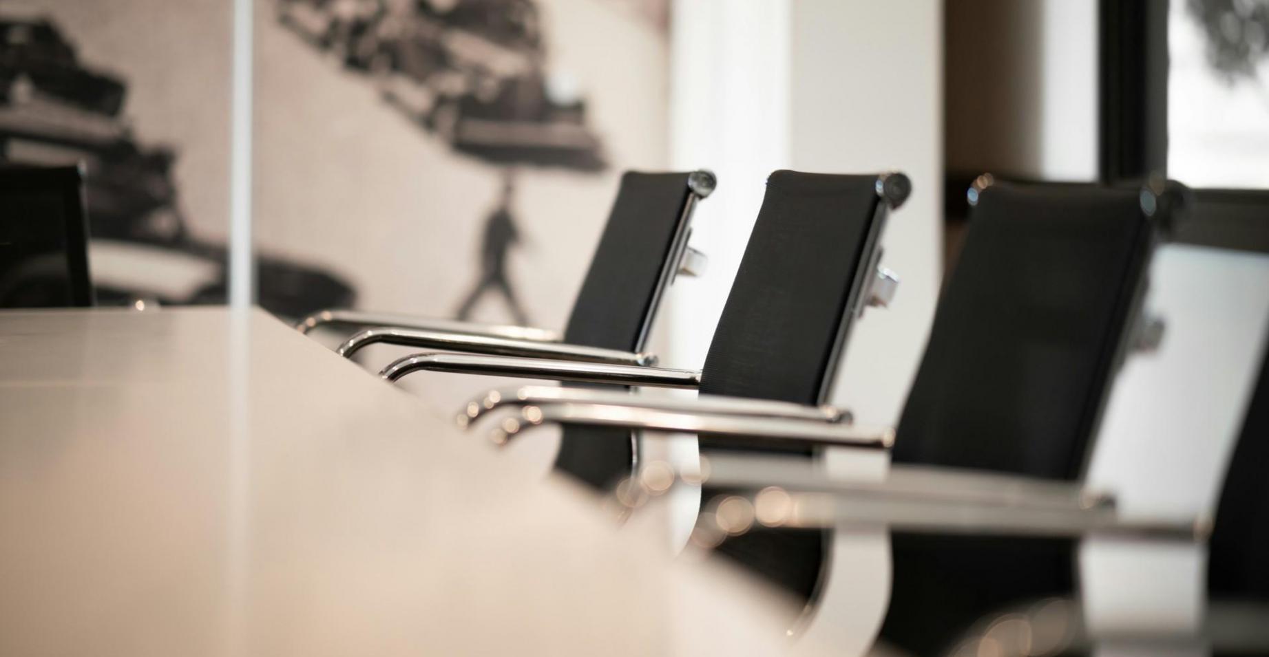 Erfolgreiche Geschäftsstrategie visualisiert durch Diagramme und Analysen